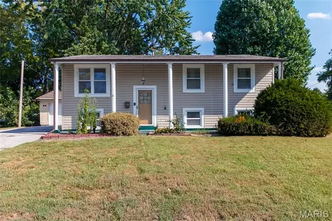 2580 Morningside Dr, Florissant, MO 63031