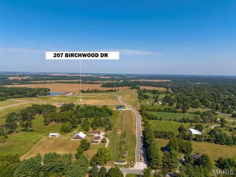 207 Birchwood Dr, Edwardsville, IL 62025