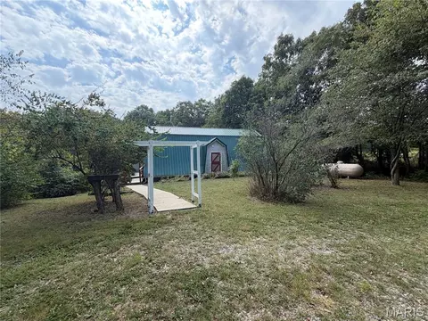 Exterior - 7572 State Route 161 Ext, Iuka, IL 62849 photo 10 of 12