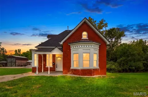216 E Walton St, Warrenton, MO 63383