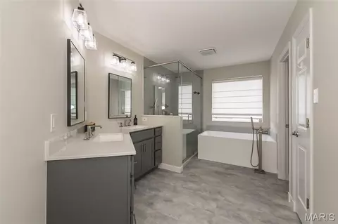 Bath - 472 Brookhaven Ct, O'fallon, MO 63368 photo 1 of 6