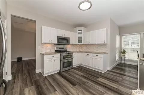 Kitchen - 472 Brookhaven Ct, O'fallon, MO 63368 photo 3 of 6