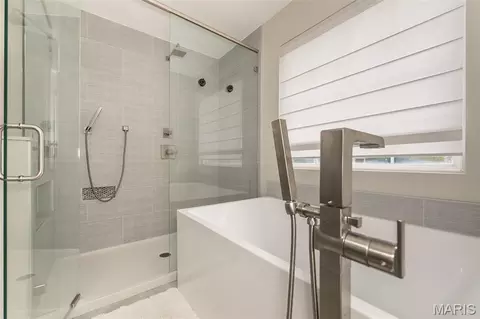 Bath - 472 Brookhaven Ct, O'fallon, MO 63368 photo 3 of 6