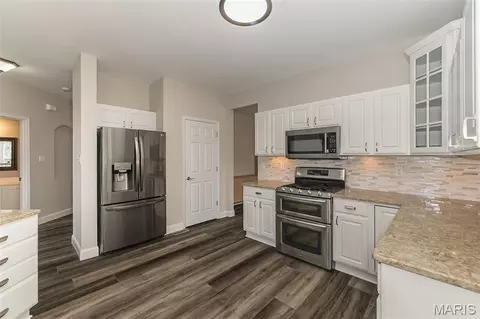 Kitchen - 472 Brookhaven Ct, O'fallon, MO 63368 photo 4 of 6