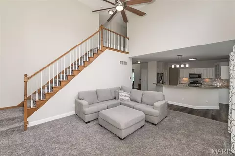Living - 472 Brookhaven Ct, O'fallon, MO 63368 photo 3 of 4