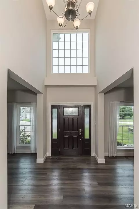 Entry Way - 472 Brookhaven Ct, O'fallon, MO 63368 photo 3 of 9