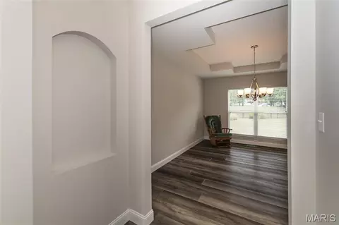 Entry Way - 472 Brookhaven Ct, O'fallon, MO 63368 photo 5 of 9