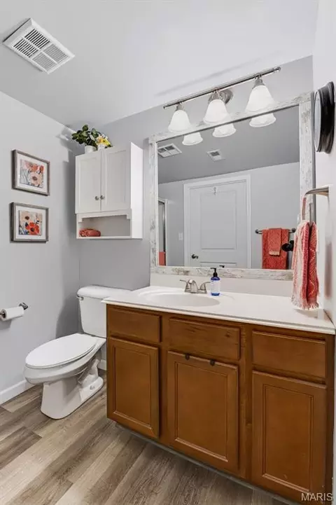 Bath - 312 Bramblett Hls, O'fallon, MO 63366 photo 2 of 3