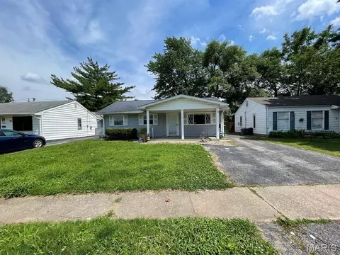 15 Briarcliff Dr, Granite City, IL 62040