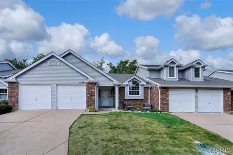 13305 Woodlake Village Ct, Saint Louis, MO 63141