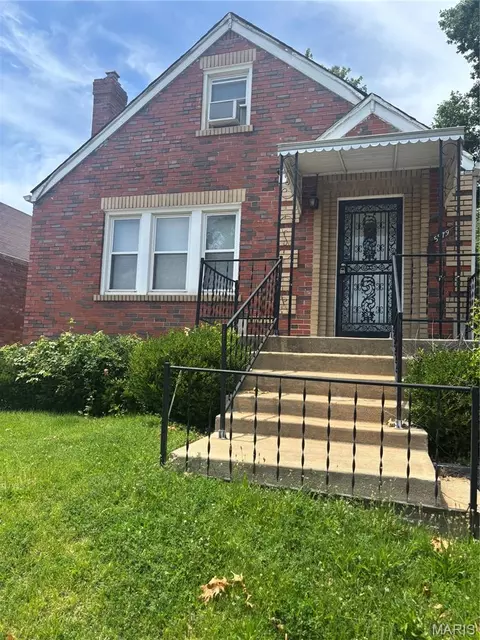 5979 Drury Ln, Saint Louis, MO 63147