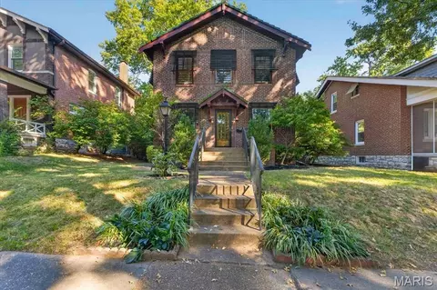 7051 Waterman Ave, Saint Louis, MO 63130