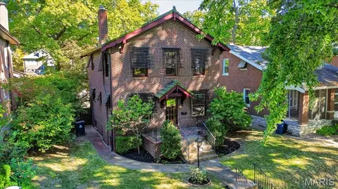 7051 Waterman Ave, University City, MO 63130