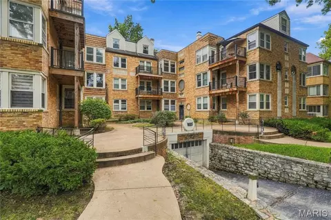 7536 York Dr #2B, Saint Louis, MO 63105