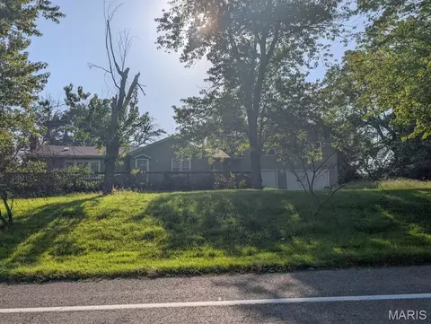 12816 Bellefontaine Rd, Saint Louis, MO 63138