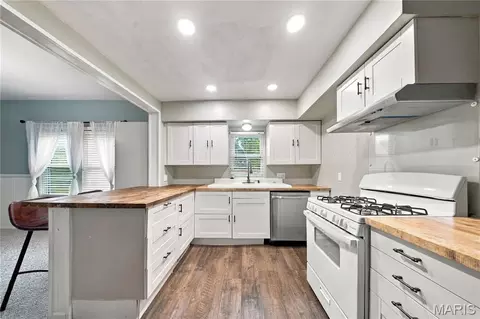 Kitchen - 807 E 4th St, Salem, MO 65560 photo 1 of 3