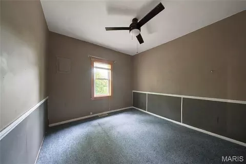 Bedroom - 807 E 4th St, Salem, MO 65560 photo 3 of 6