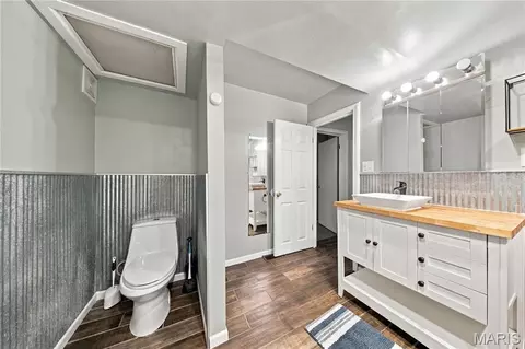 Bath - 807 E 4th St, Salem, MO 65560 photo 2 of 2