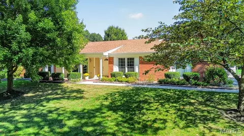 1584 Foxleigh Ct, Saint Louis, MO 63131