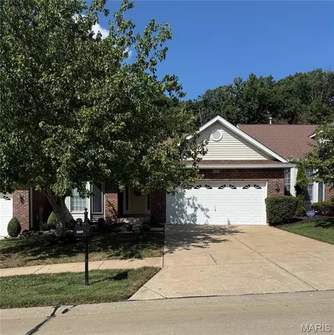 5523 Heatherbluff Ct, Saint Louis, MO 63128