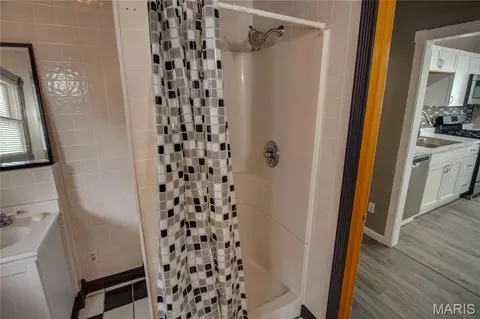 Bath - 409 E Teak St, Thayer, IL 62689 photo 2 of 11