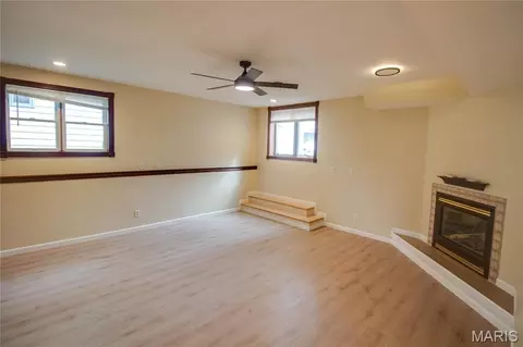 Living - 409 E Teak St, Thayer, IL 62689 photo 8 of 11