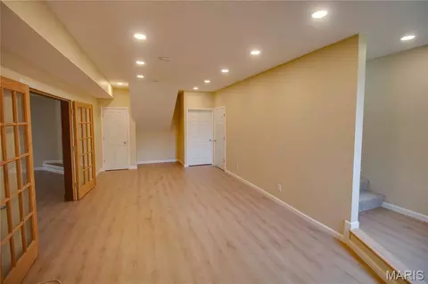 Living - 409 E Teak St, Thayer, IL 62689 photo 5 of 11