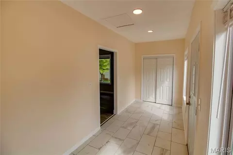 Entry Way - 409 E Teak St, Thayer, IL 62689 photo 1 of 8
