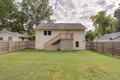 Exterior - 409 E Teak St, Thayer, IL 62689 photo 9 of 12