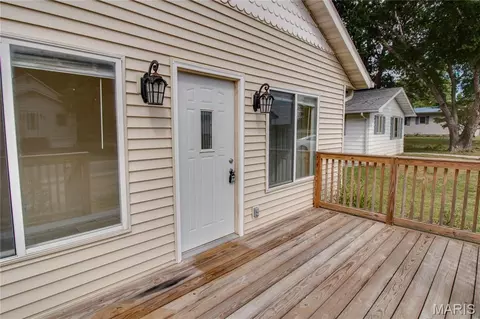 Exterior - 409 E Teak St, Thayer, IL 62689 photo 4 of 12