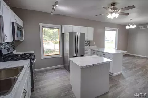 Kitchen - 409 E Teak St, Thayer, IL 62689 photo 2 of 3