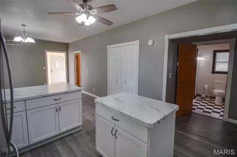 Entry Way - 409 E Teak St, Thayer, IL 62689 photo 2 of 8