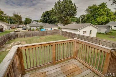 Exterior - 409 E Teak St, Thayer, IL 62689 photo 7 of 12