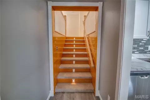 Entry Way - 409 E Teak St, Thayer, IL 62689 photo 4 of 8