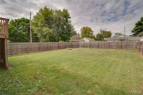 Exterior - 409 E Teak St, Thayer, IL 62689 photo 11 of 12