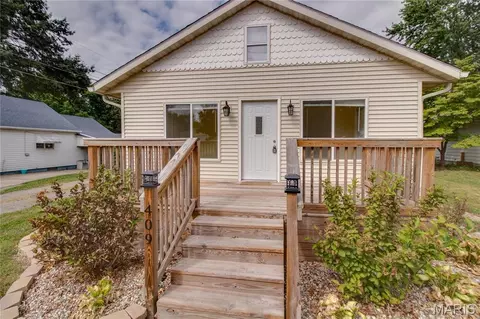 Exterior - 409 E Teak St, Thayer, IL 62689 photo 3 of 12