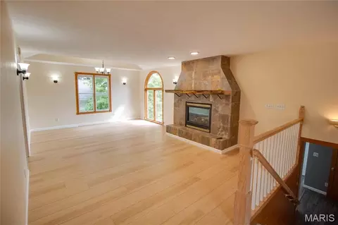 Living - 409 E Teak St, Thayer, IL 62689 photo 2 of 11