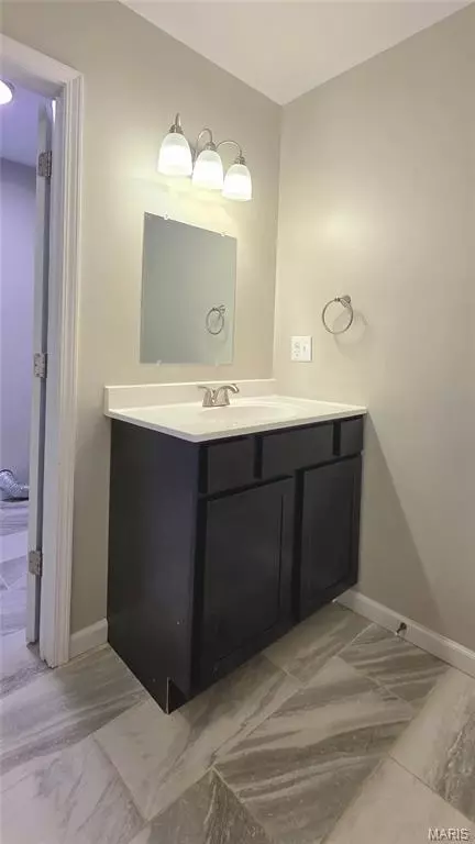 Bath - 34 S Olive St, Sullivan, MO 63080 photo 2 of 3