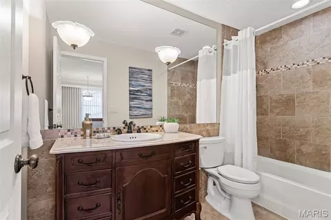 Bath - 566 Windsor Mill Dr, Ballwin, MO 63011 photo 3 of 3