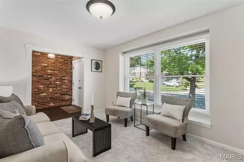 Living - 566 Windsor Mill Dr, Ballwin, MO 63011 photo 1 of 3
