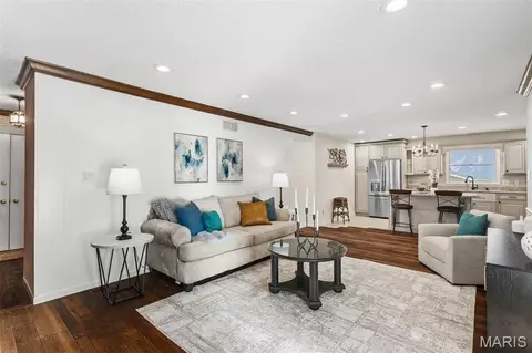 Living - 566 Windsor Mill Dr, Ballwin, MO 63011 photo 3 of 3