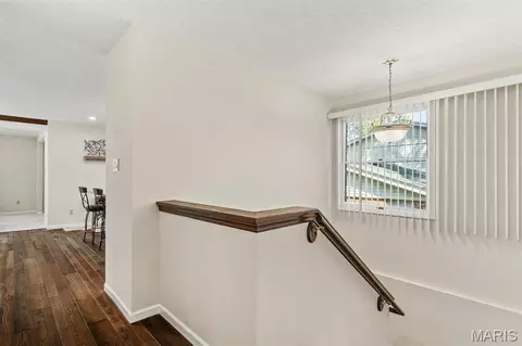 Entry Way - 566 Windsor Mill Dr, Ballwin, MO 63011 photo 3 of 4