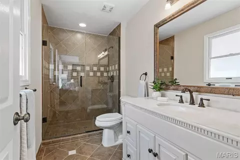 Bath - 566 Windsor Mill Dr, Ballwin, MO 63011 photo 1 of 3