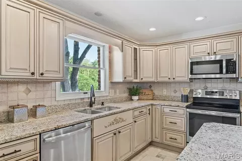 Kitchen - 566 Windsor Mill Dr, Ballwin, MO 63011 photo 3 of 7