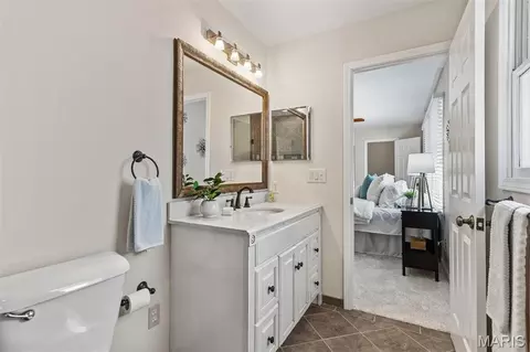 Bath - 566 Windsor Mill Dr, Ballwin, MO 63011 photo 2 of 3