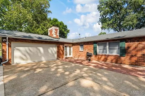 Exterior - 566 Windsor Mill Dr, Ballwin, MO 63011 photo 2 of 6