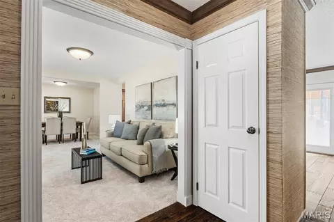 Entry Way - 566 Windsor Mill Dr, Ballwin, MO 63011 photo 2 of 4