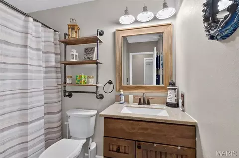 Bath - 2045 Rosedale Ct, Arnold, MO 63010 photo 2 of 3