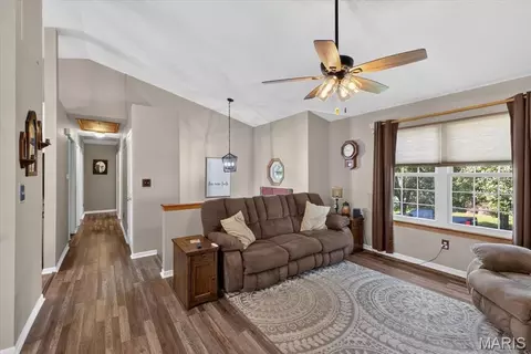 Entry Way - 2045 Rosedale Ct, Arnold, MO 63010 photo 3 of 4