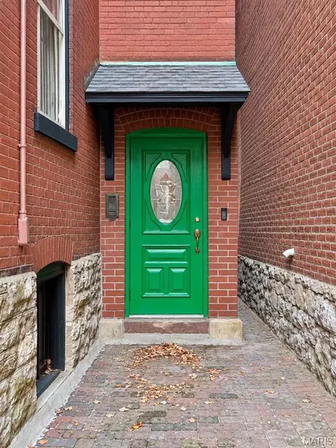 2432 Mcnair Ave, Saint Louis, MO 63104